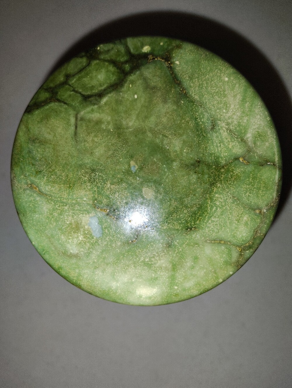 Vintage Green Marble or Alabaster Hinged Vanity Jar with Silver-Tone Beaded Trim - Picture 3 of 9